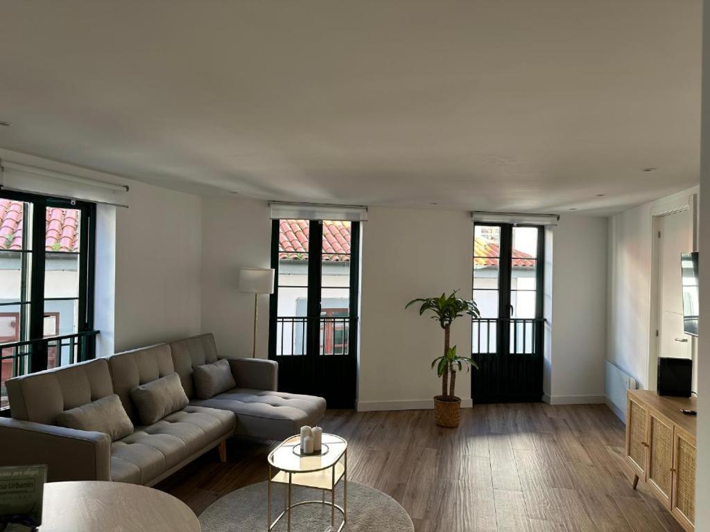 Apartamentos Urbanin II Plaza De San Pedro Cudillero Eksteriør billede