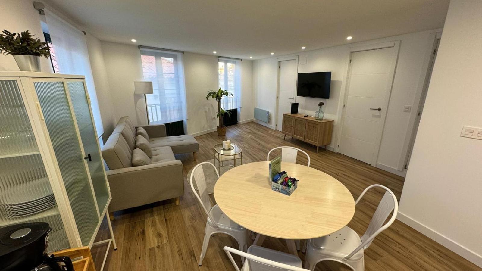 Apartamentos Urbanin II Plaza De San Pedro Cudillero Eksteriør billede